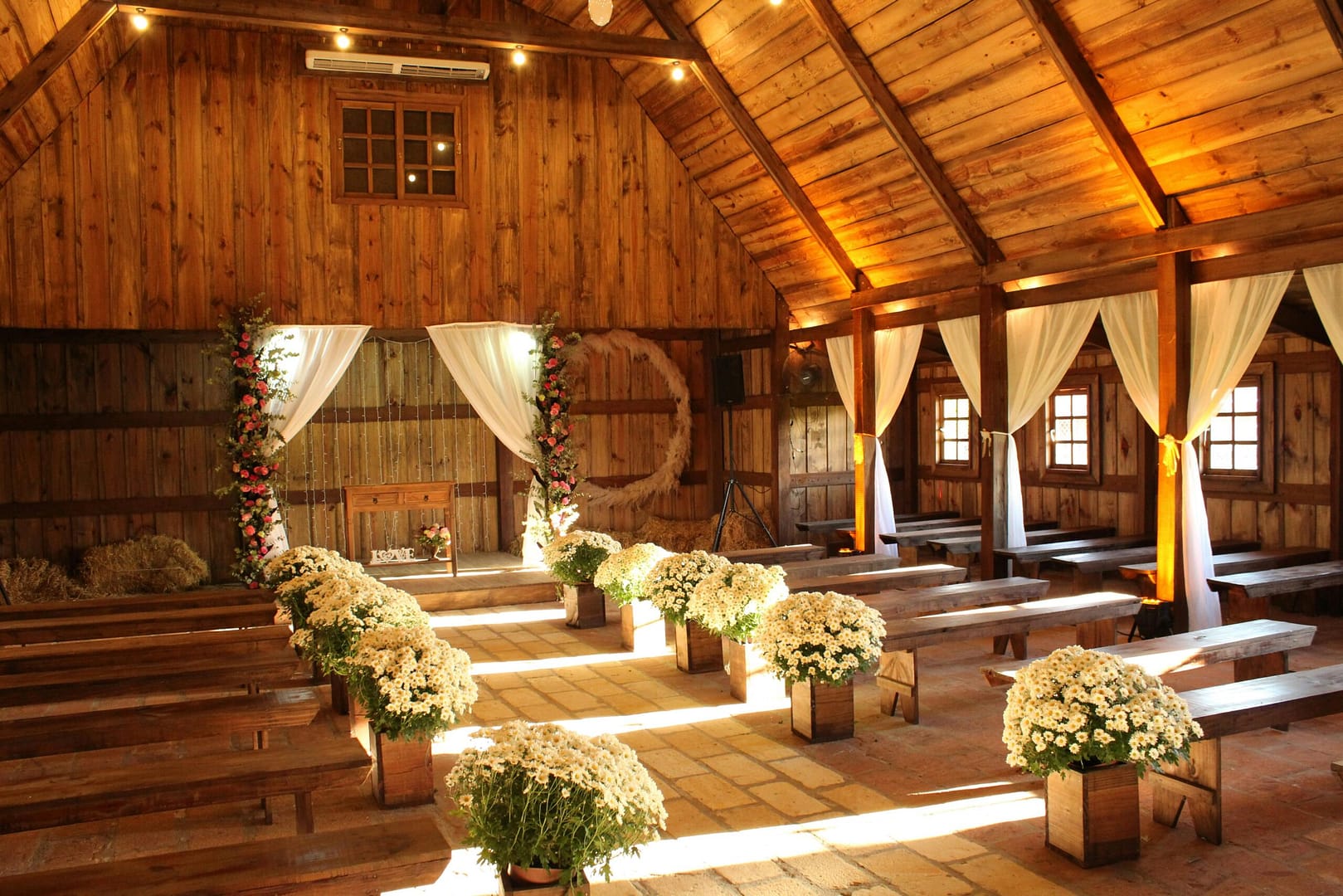 12 Stunning Wedding Venues in Lafayette, Louisiana With Gorgeous Ceremony Spaces 6 Rustic Wedding Venue Lafayette Banquet Hall